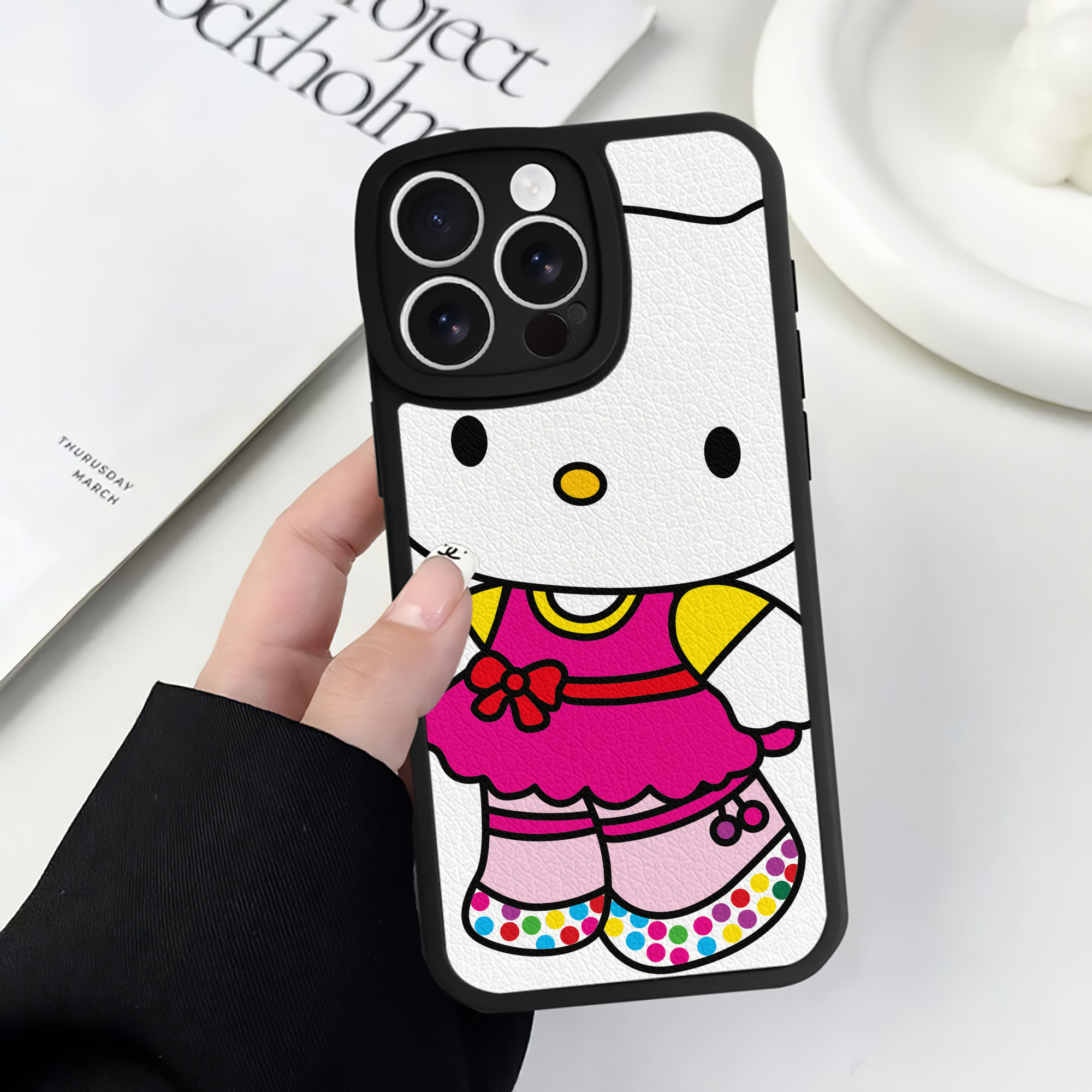 （画像用） Hello Kitty ハローキティ 【iPhone 16シリーズ対応】シリコンスマホケース（レザー調） 材質：シリコン